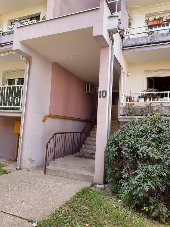 Apartman Valentic Vinkovci Eksteriør billede