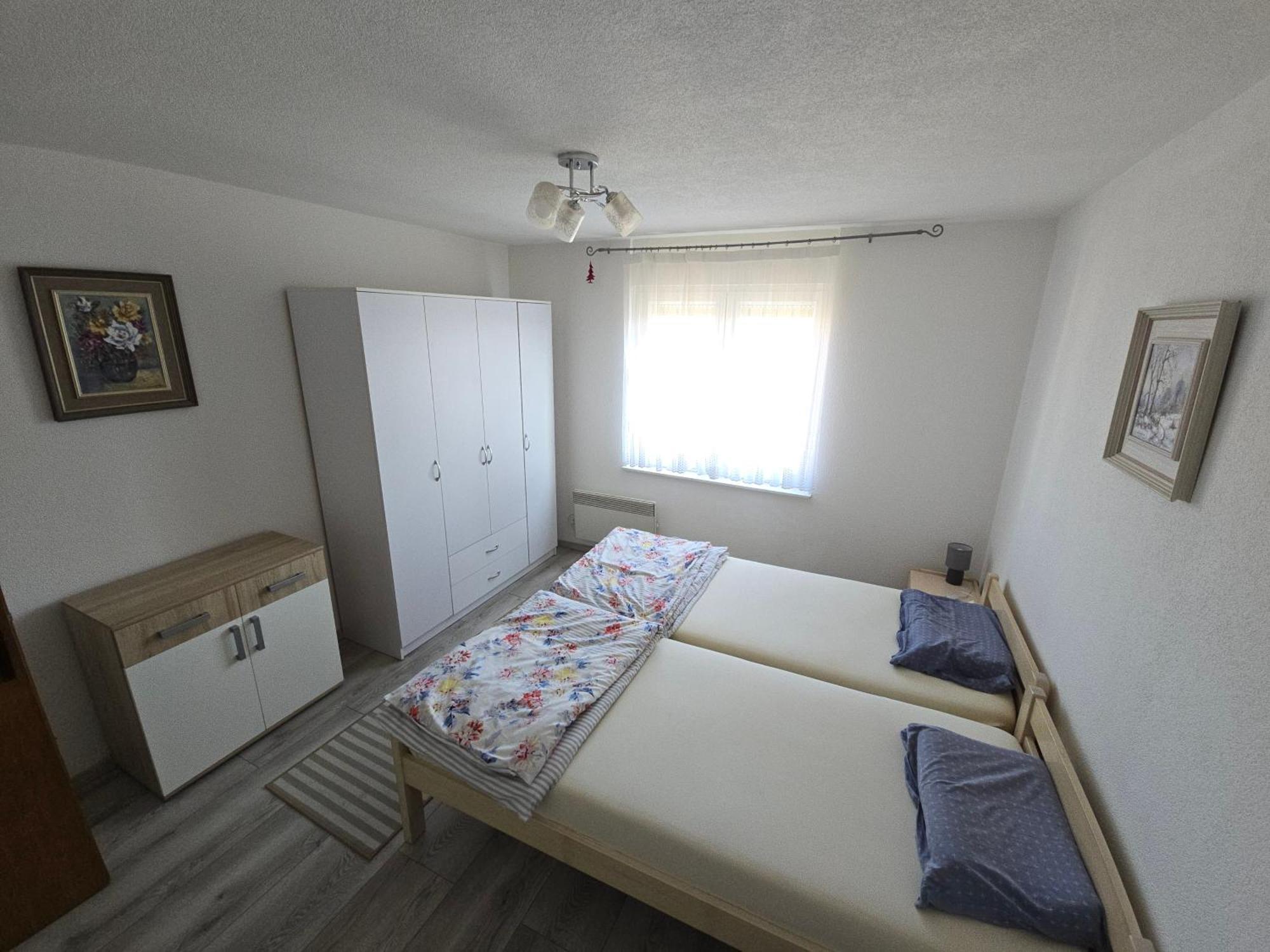 Apartman Valentic Vinkovci Eksteriør billede