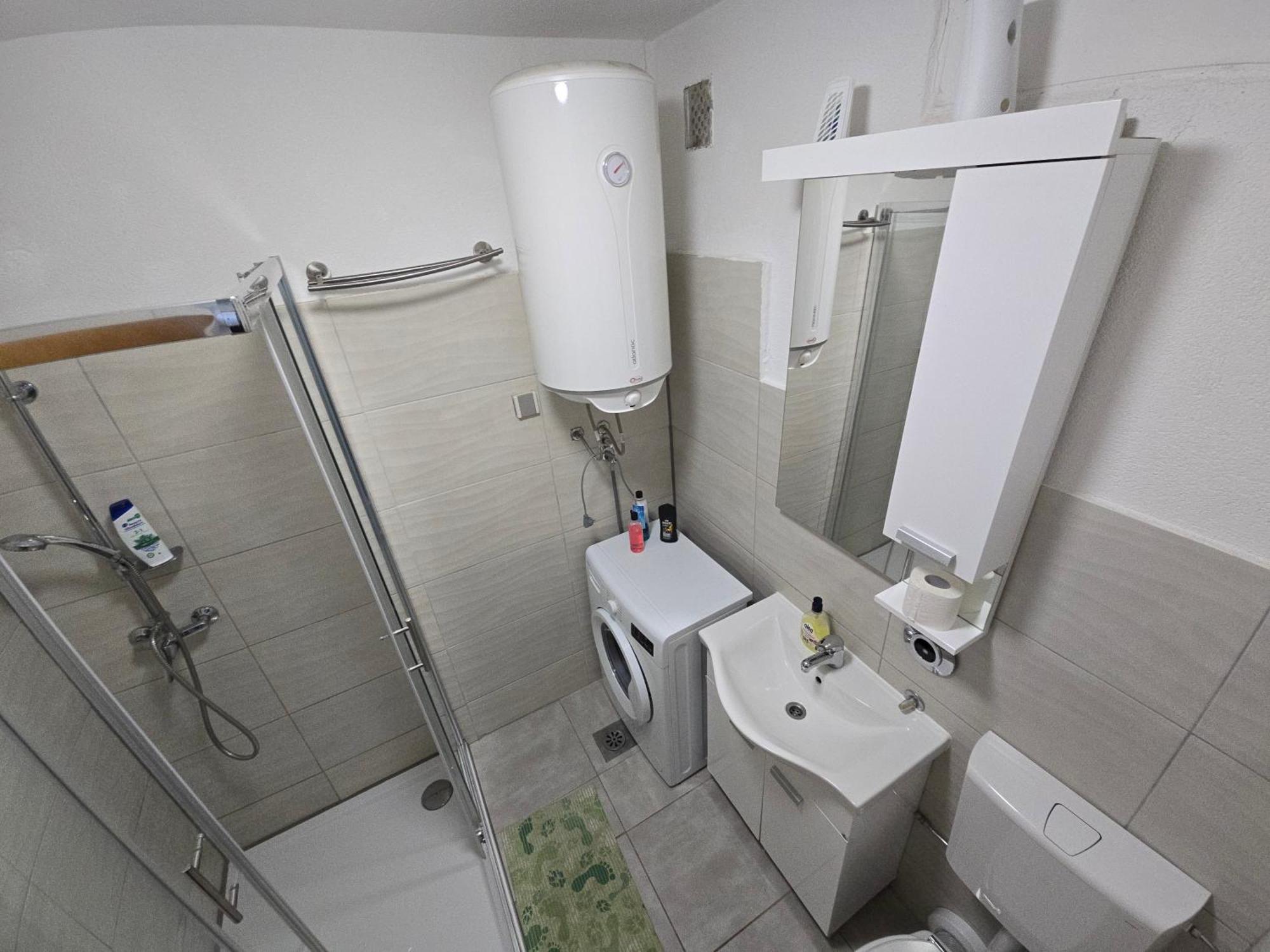 Apartman Valentic Vinkovci Eksteriør billede